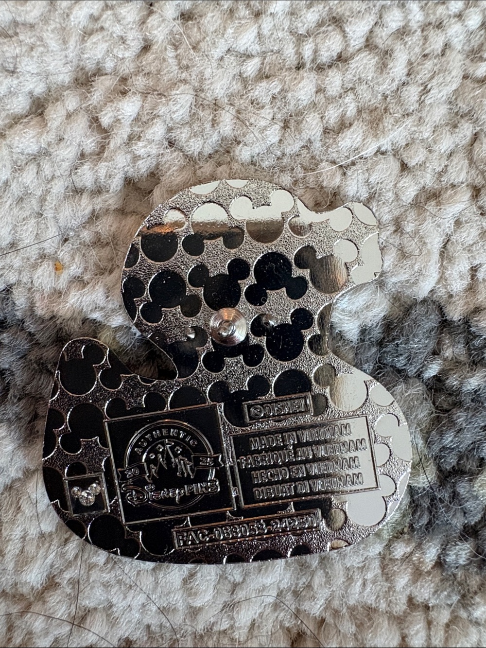 🦆 Ducks of Disney collectible trading pin (Baymax) - brand new! Disney Parks pin - Picture 3 of 3